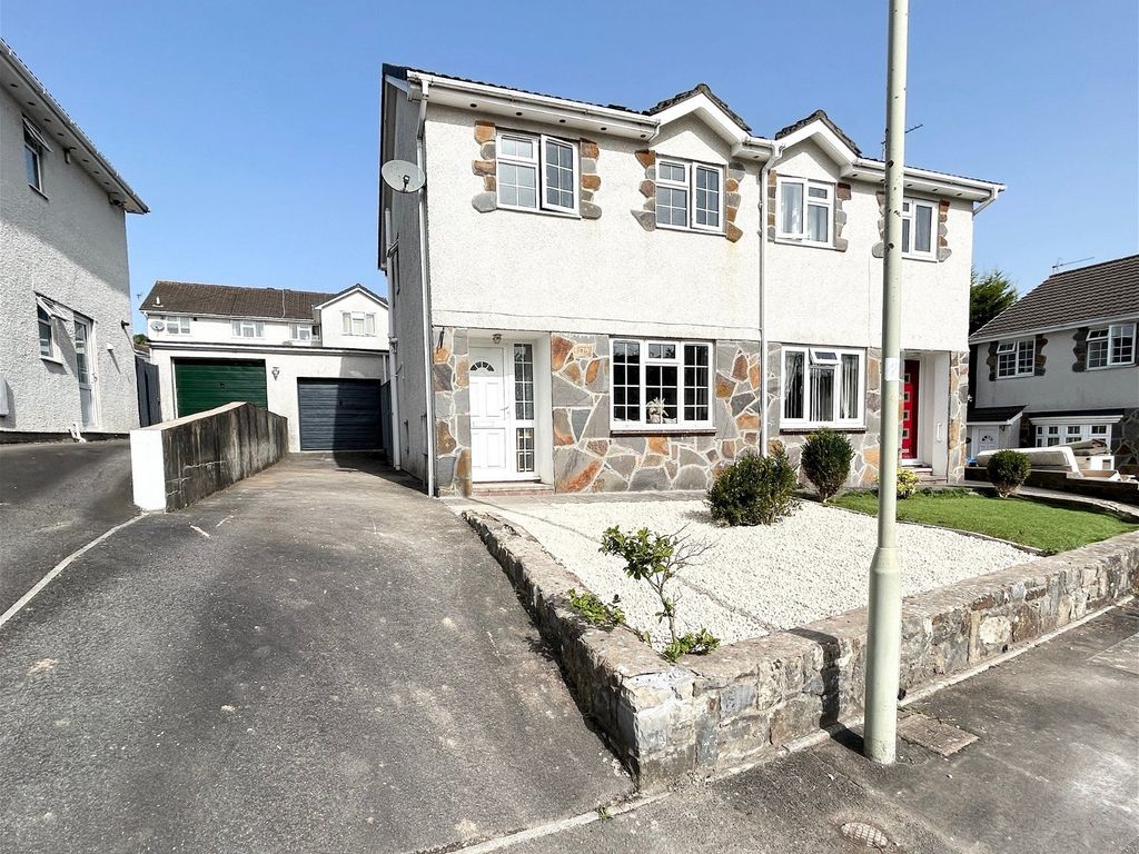 3 bed semidetached house for sale in Ty Gwyn Drive, Brackla, Bridgend