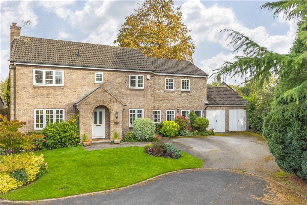 4 bed detached house for sale in St. Helens Way, Adel, Leeds LS16, £