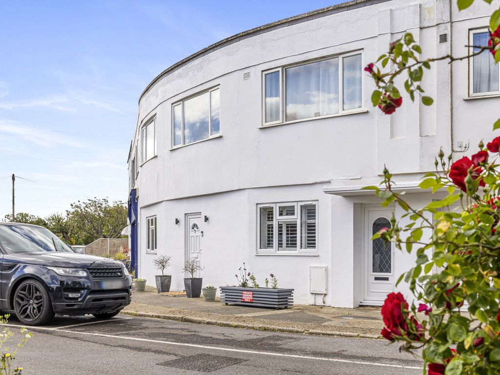 2 bed flat for sale in Ocean Parade, South Ferring BN12, £290,000 Zoopla