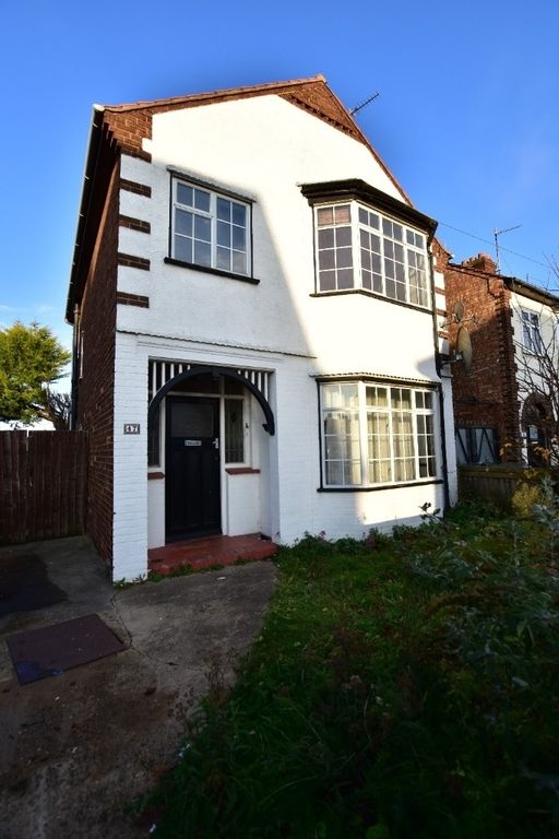 3 bed detached house to rent in Exeter Road, Millfield, Peterborough