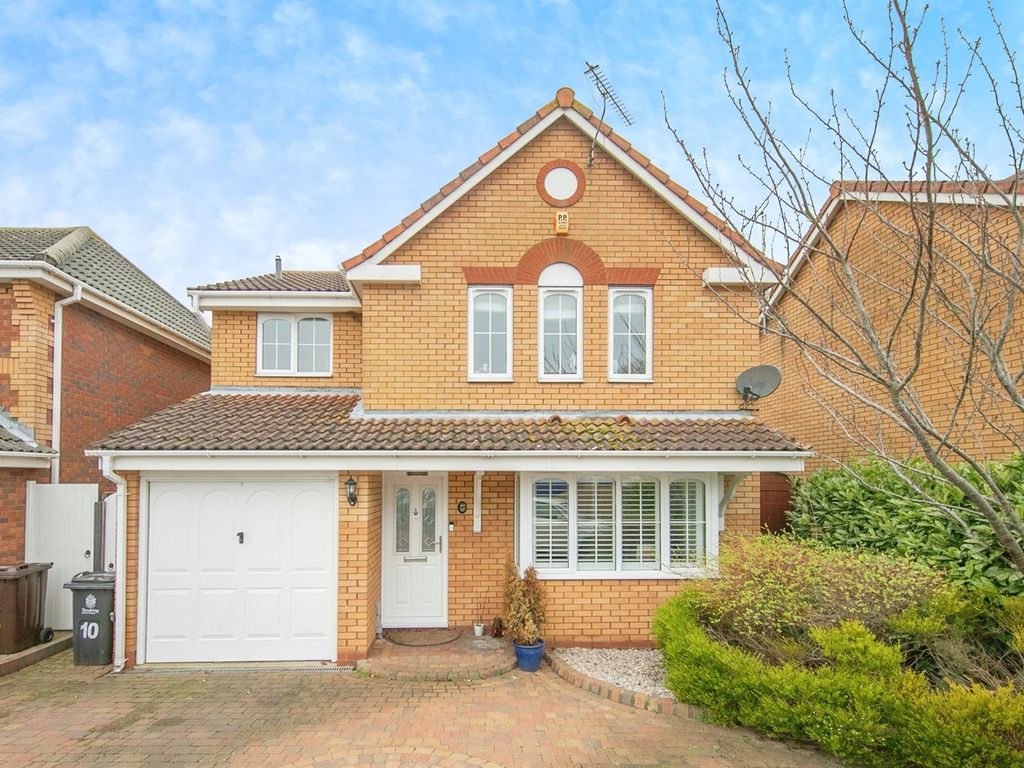 4 bed detached house for sale in Minsmere Drive, ClactonOnSea CO16, £