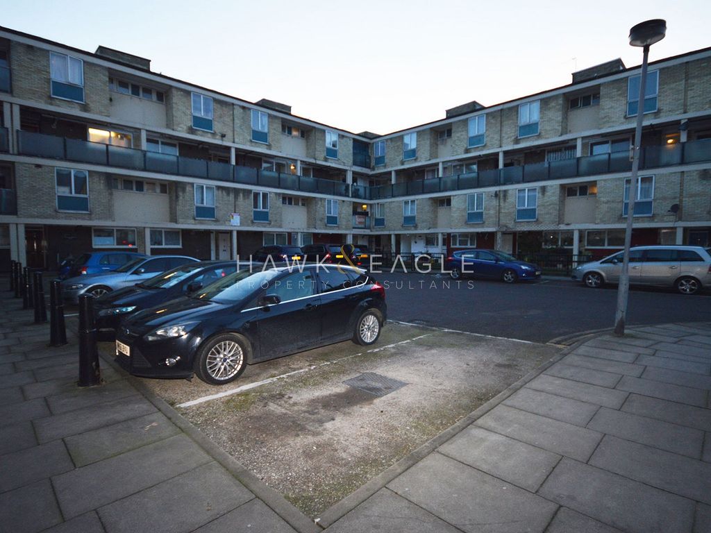 1 bed flat to rent in Smithy Street, London, Greater London. E1, £850