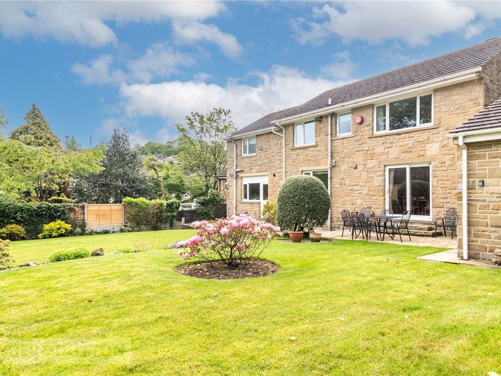 5 bed detached house for sale in Netherfield Close, Kirkburton