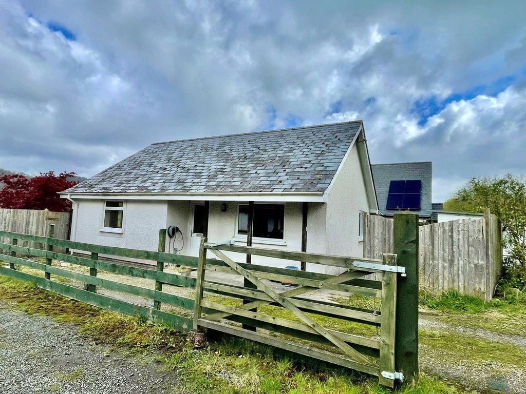 2 bed bungalow for sale in Machynlleth, Powys SY20, £192,000 Zoopla