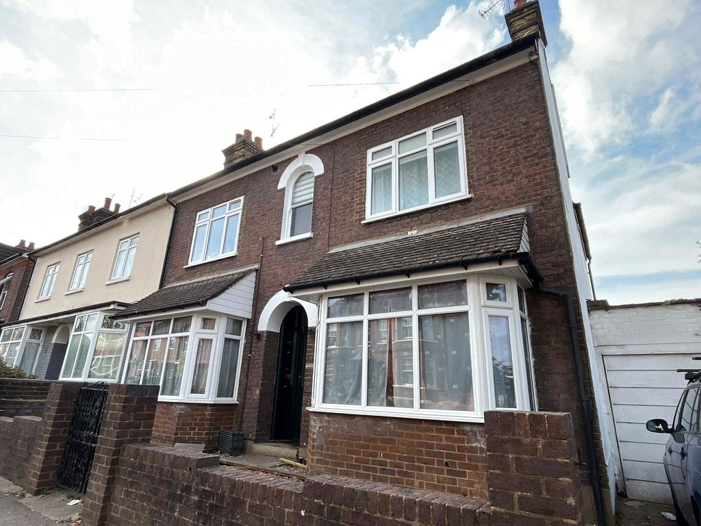 1 bed flat to rent in Great Northern Road, Dunstable, Bedfordshire LU5
