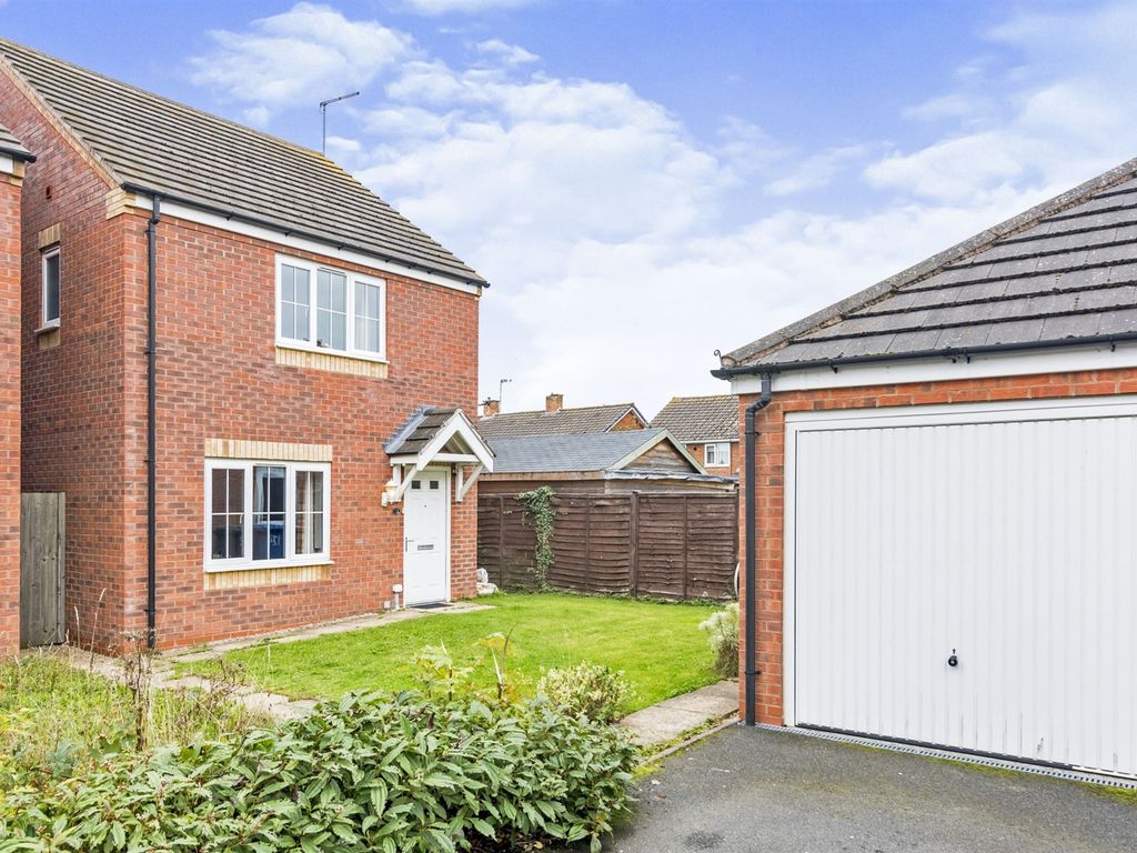 3 bed detached house for sale in Gorsey Close, Handsacre, Rugeley WS15