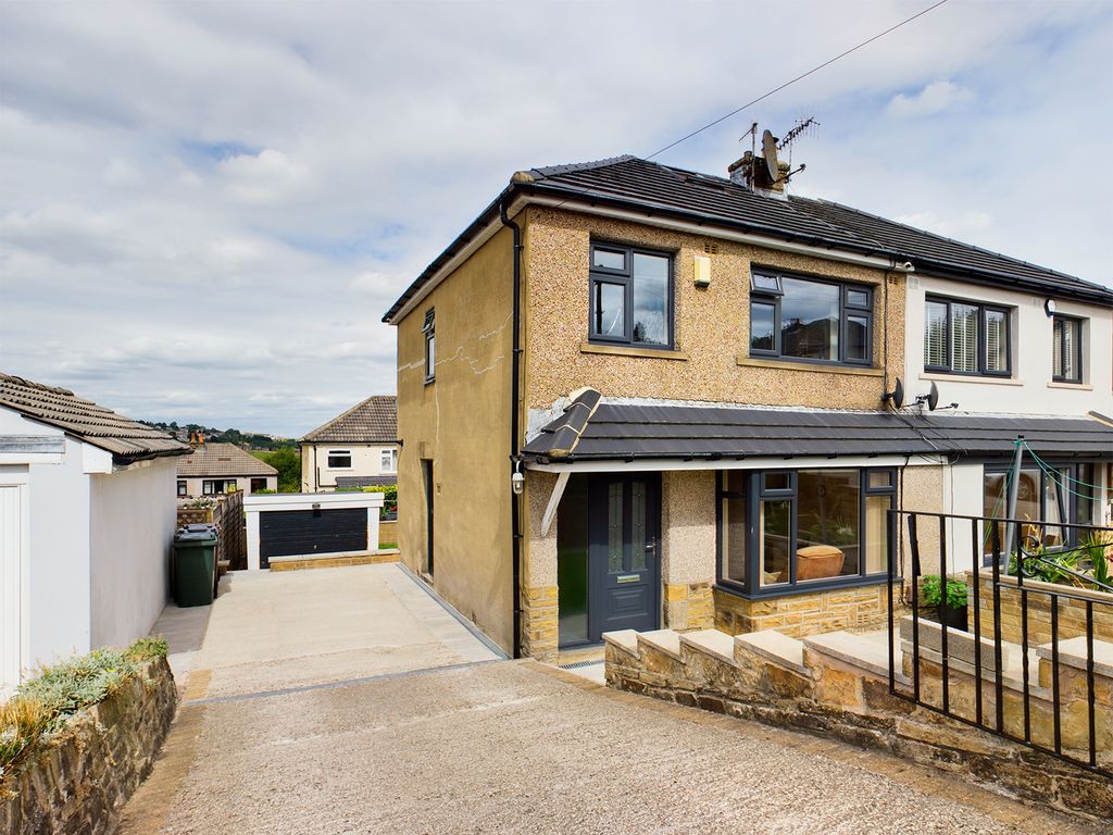 3 bed semidetached house for sale in Park View Avenue, Cross Roads