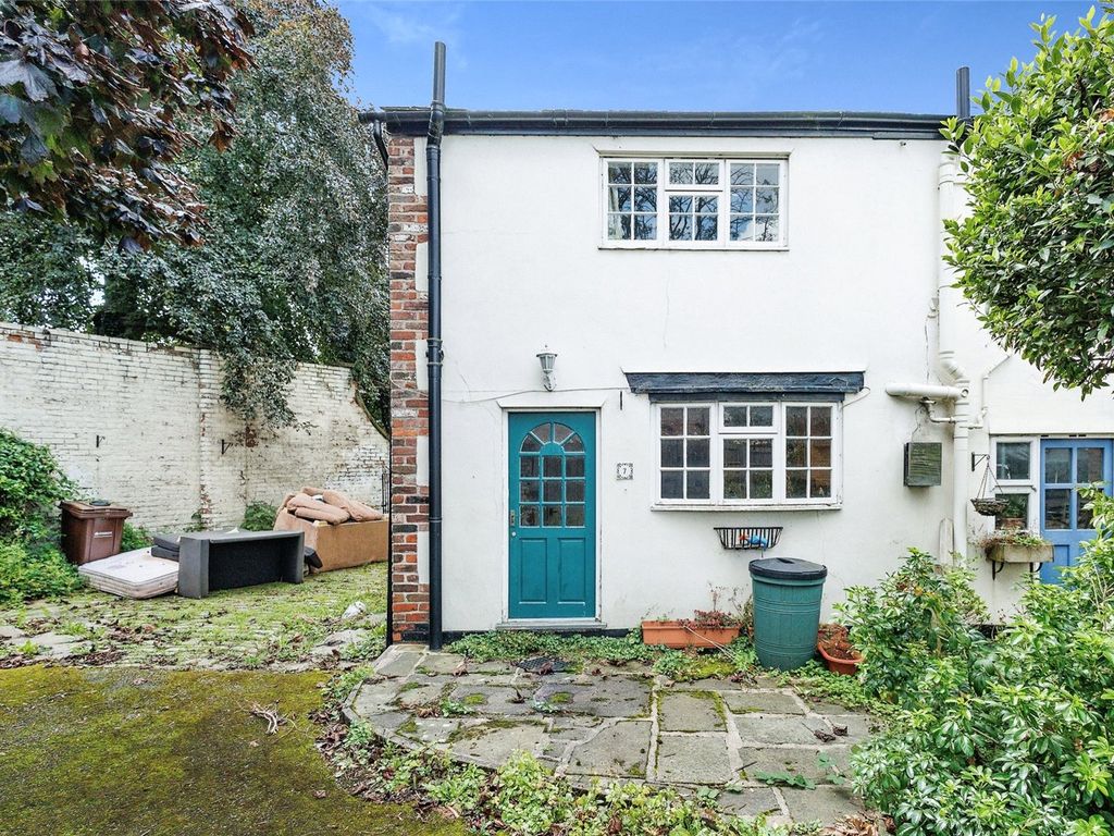 2 bed end terrace house for sale in Cale Green, Stockport, Greater