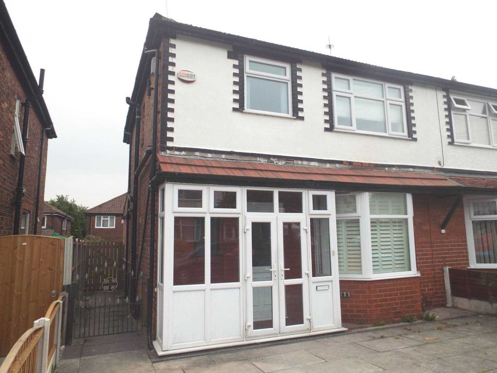 3 bed semidetached house to rent in Cedric Road, Crumpsall M8, £1,200