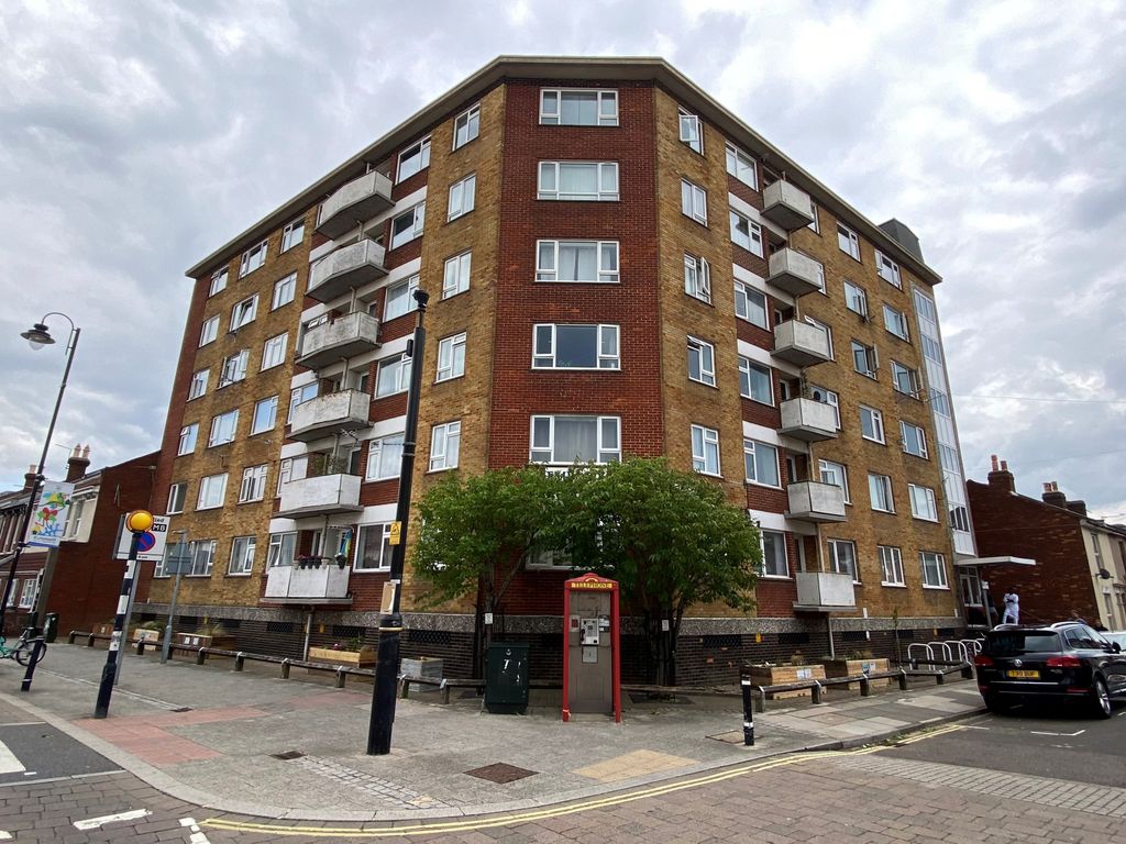 2 bed flat for sale in Bramble Road, Southsea PO4, £149,995 Zoopla