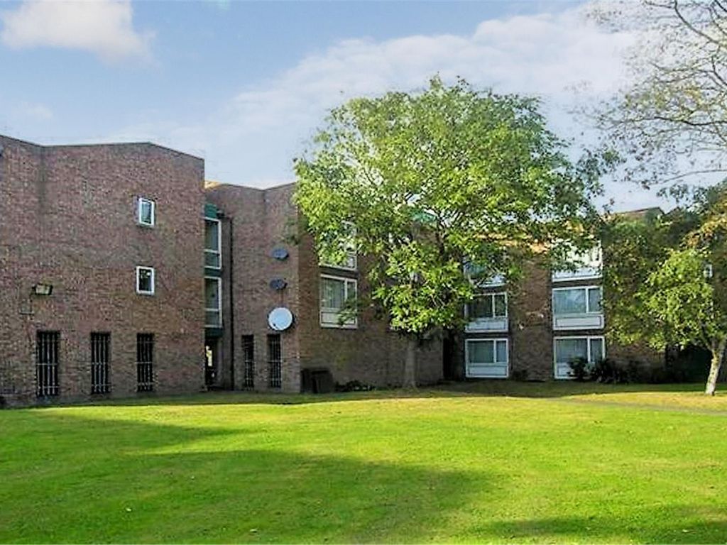 Studio to rent in Shackleton Court, Whitley Close, Stanwell, Surrey