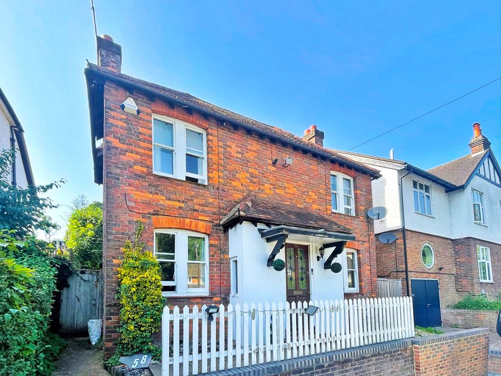 3 bed detached house for sale in Station Road, Amersham HP7, £725,000 Zoopla