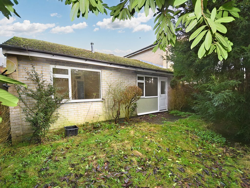 2 bed bungalow for sale in Woodbourne Close, Liss GU33, £275,000 Zoopla