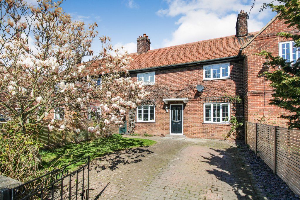 3 bed terraced house for sale in Meadow Vale, Green Hammerton, York