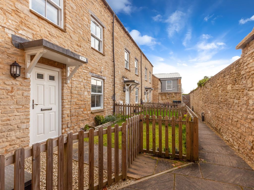2 bed terraced house for sale in Corn Street, Witney OX28, £350,000