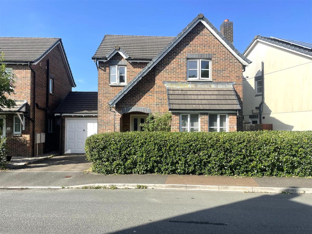 4 bed detached house for sale in Bluebell Way, Launceston PL15 Zoopla