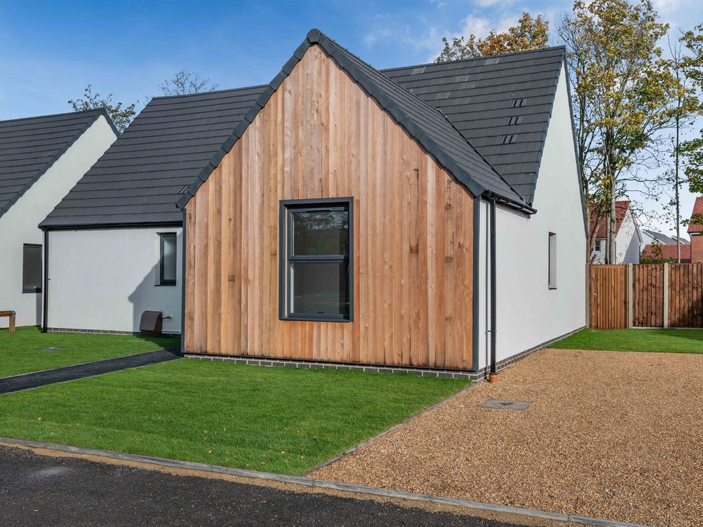 New home, 3 bed detached bungalow for sale in Silfield Road, Wymondham