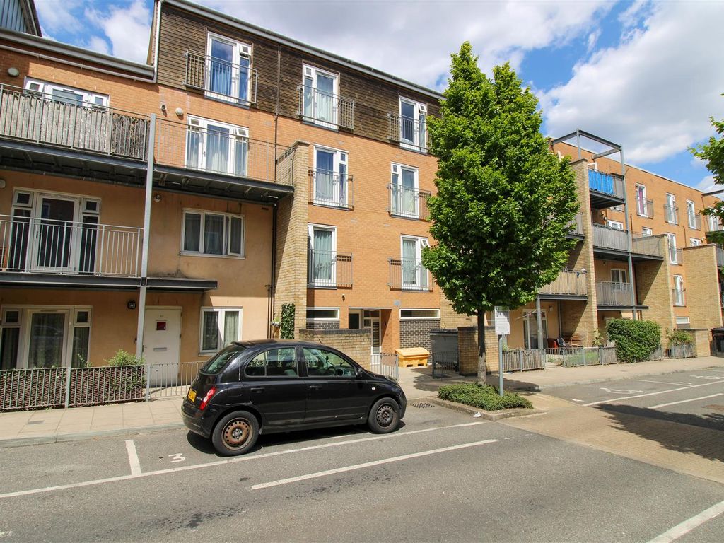 Academia Way, London N17