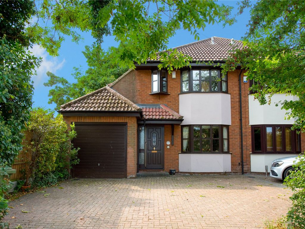 4 bed semidetached house for sale in Rosebay Avenue, Billericay, Essex