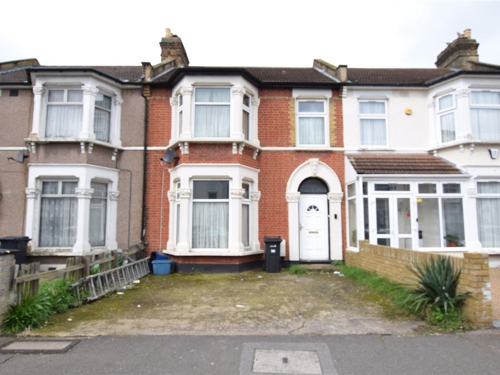 4 bed terraced house for sale in Cambridge Road, Ilford IG3, £499,995
