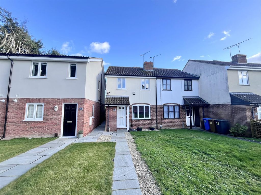 3 bed end terrace house to rent in Crossley Gardens, Ipswich IP1, £