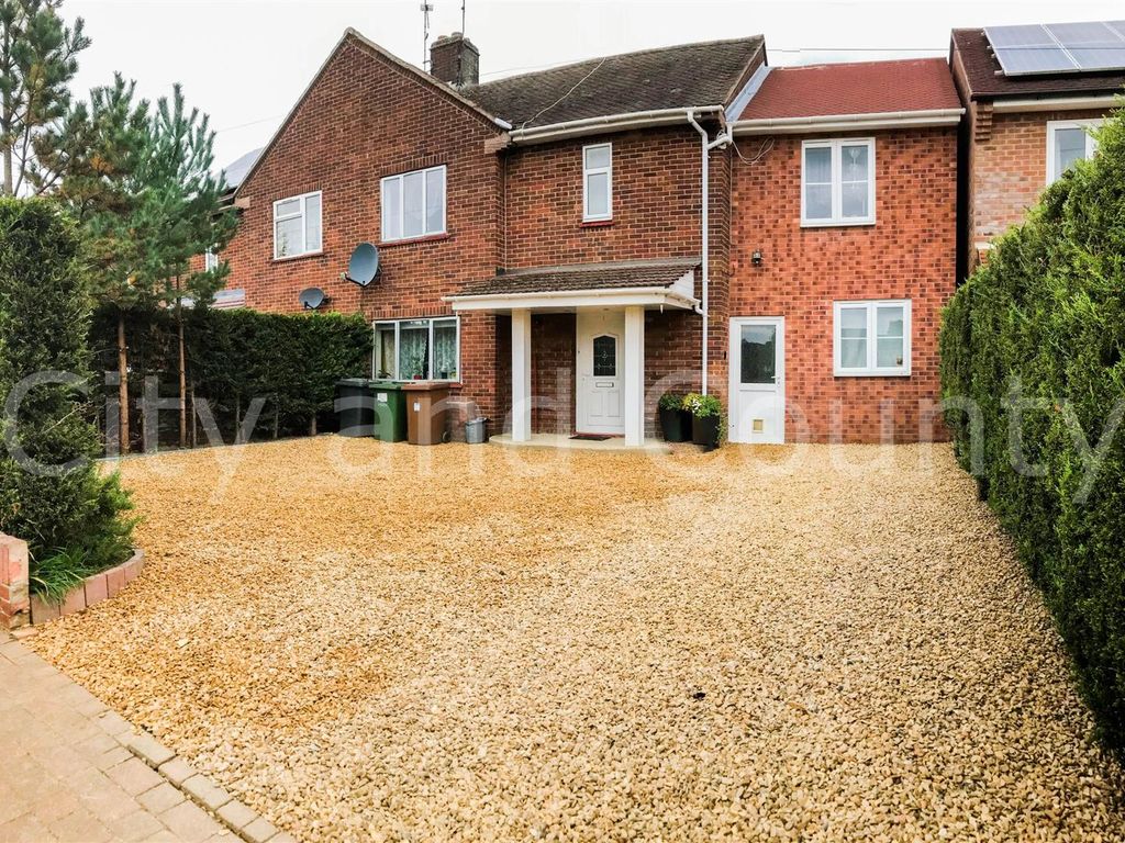 5 bed semidetached house for sale in Chaucer Road, Peterborough PE1