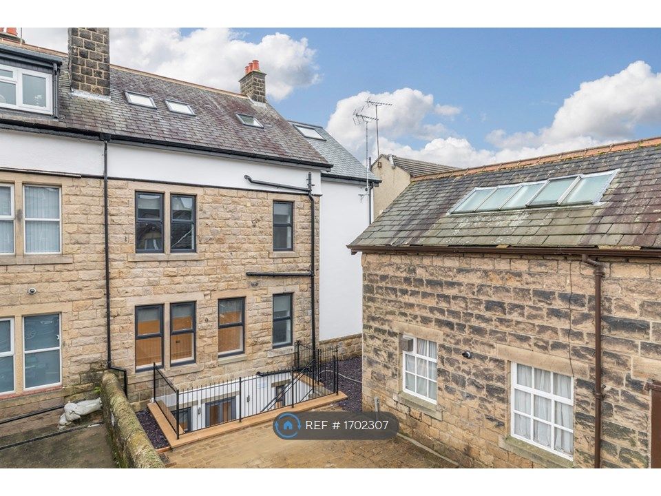 2 bed flat to rent in Bradford Road, Menston, Ilkley LS29 Zoopla