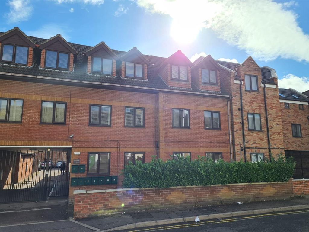 1 bed flat to rent in Flat 5, Hamilton Court, Stone Lane, Peterborough