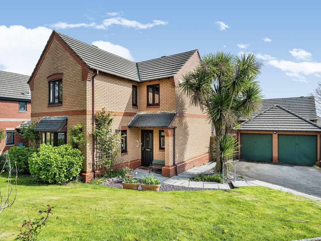 4 bed detached house for sale in Vale View, Brackla, Bridgend CF31, £