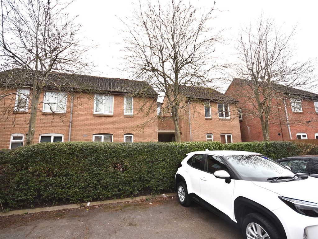 1 bed flat to rent in Langstone Court, Aylesbury HP20 Zoopla