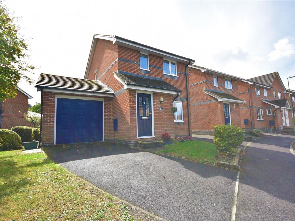3 bed detached house for sale in Birches Crest, Hatch Warren