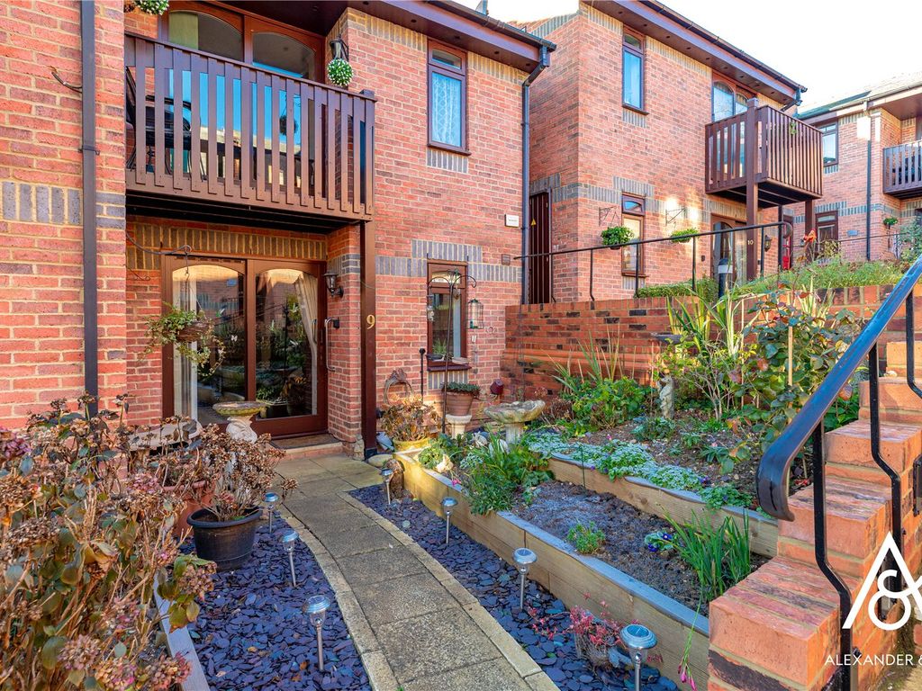 Paynes Court, High Street, Buckingham MK18  