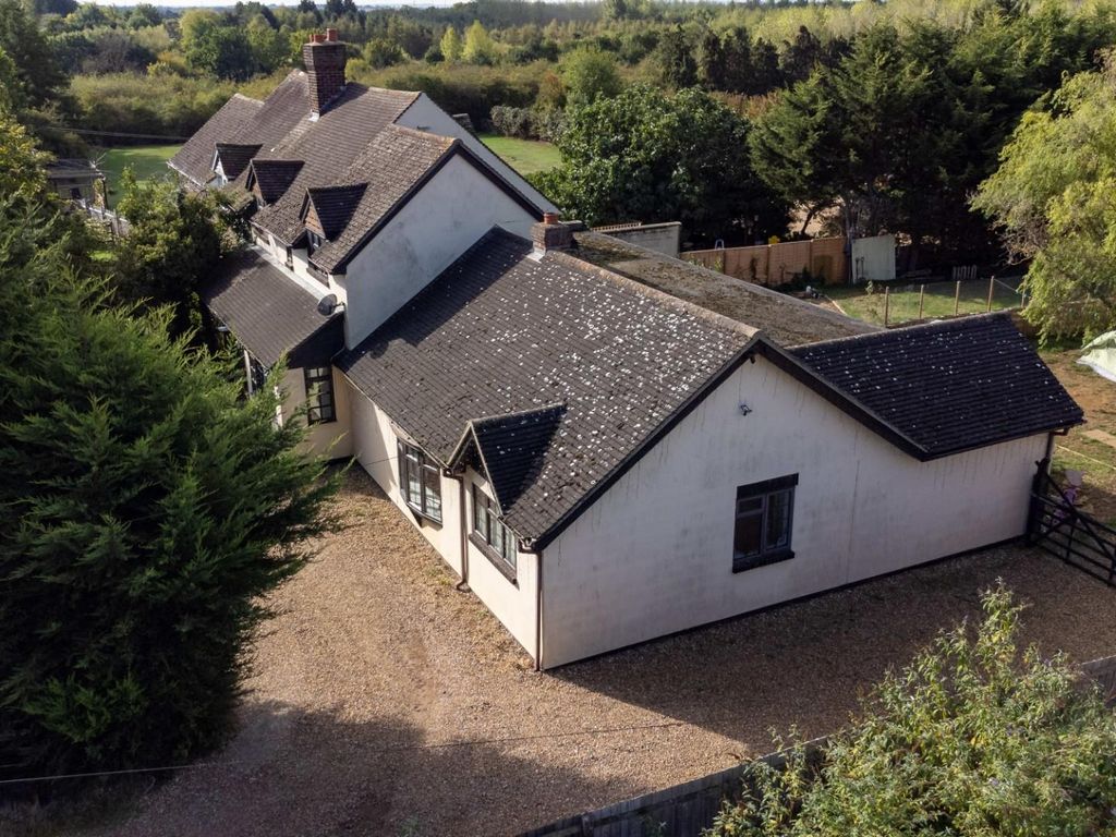 4 bed property for sale in Sutton Road, Potton, Potton SG19 Zoopla