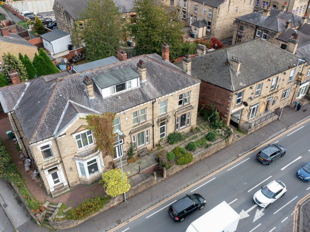 Hotel/guest house to let in Arthur Grove, Bradford Road, Birstall