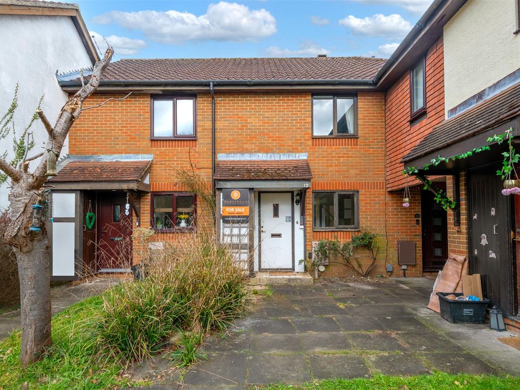 2 bed terraced house for sale in Bramley Walk, Horley RH6 Zoopla