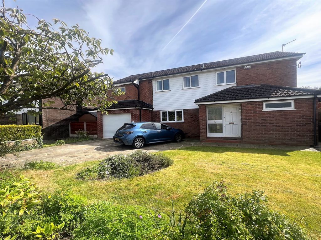 4 bed detached house for sale in Hardy Drive, Bramhall, Stockport SK7