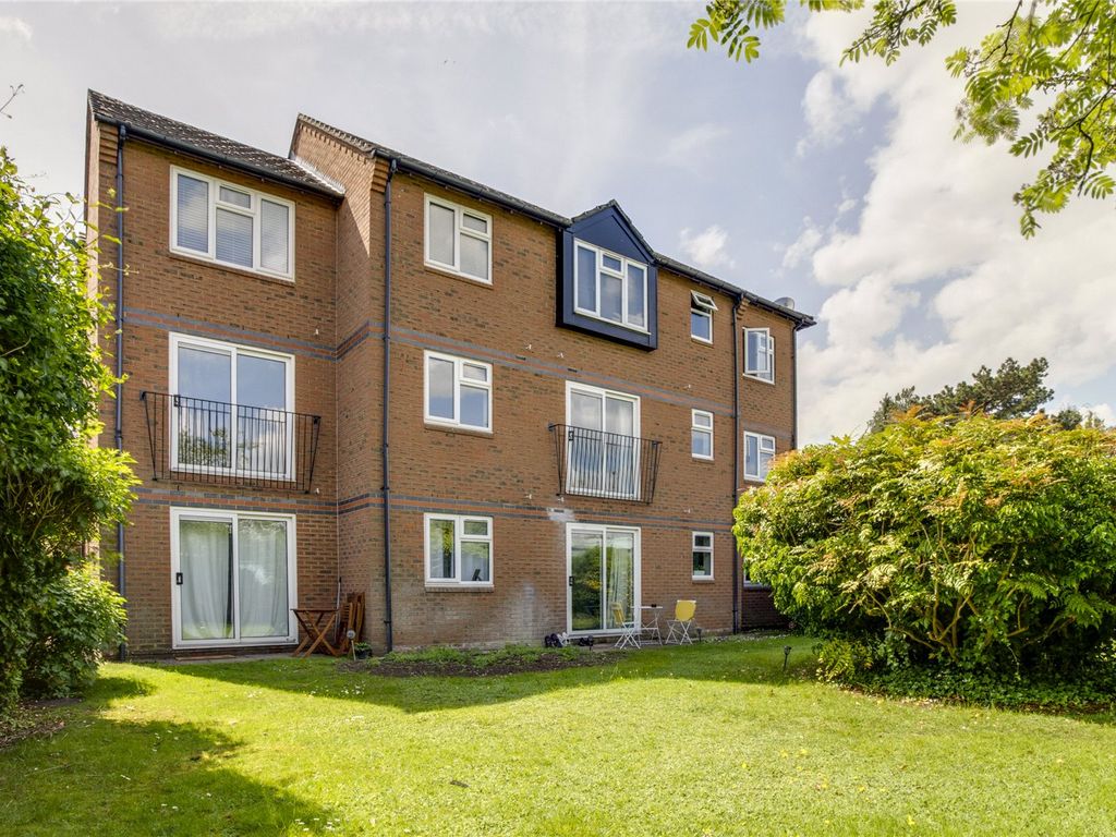 1 bed flat to rent in Alfred Davis Court, Wethered Road, Marlow SL7, £