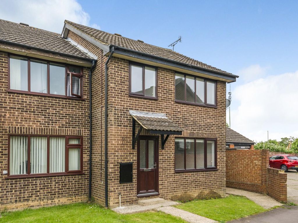 3 bed end terrace house for sale in Thornlea, Ashford TN23, £275,000