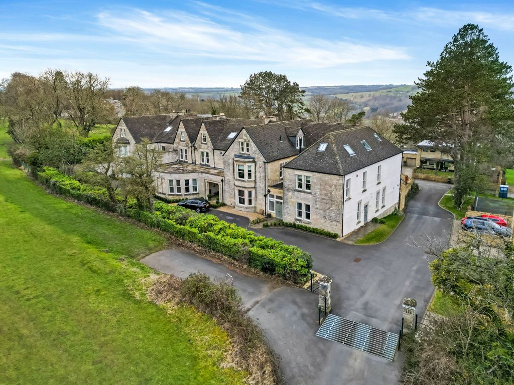 4 bed terraced house for sale in Rodborough Common, Stroud
