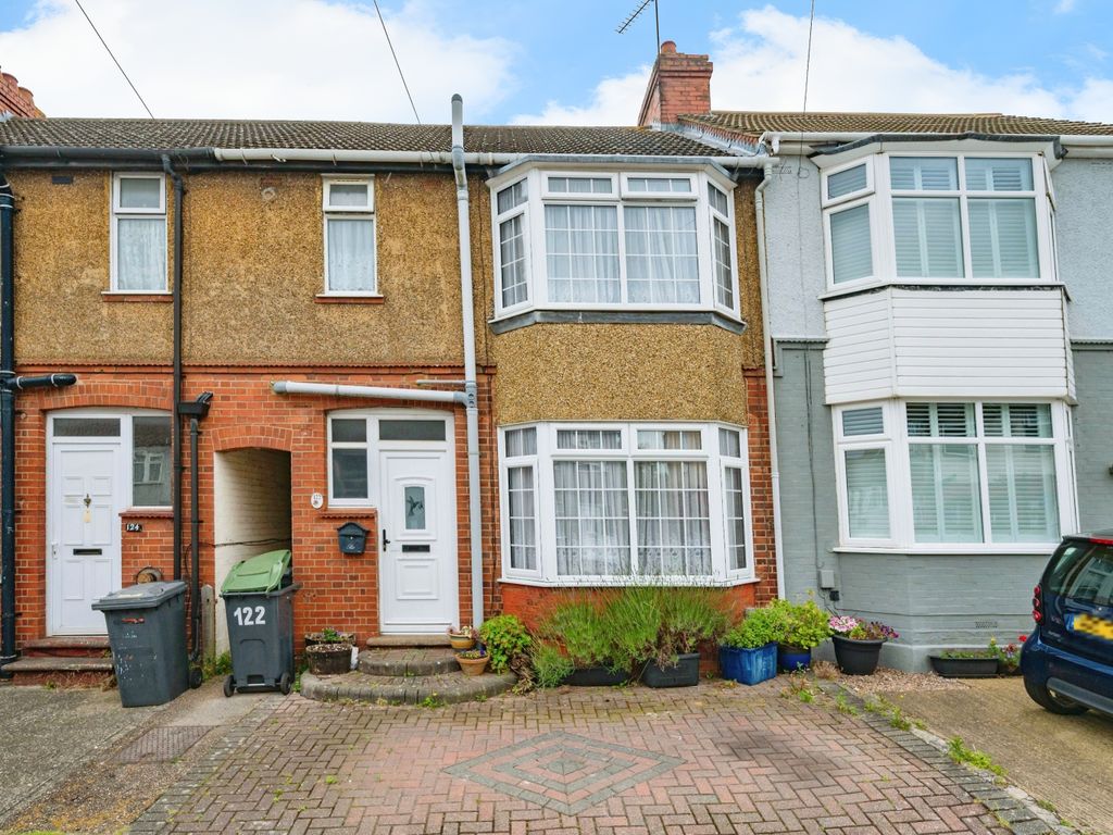 3 bed terraced house for sale in Chester Avenue, Luton, Bedfordshire ...