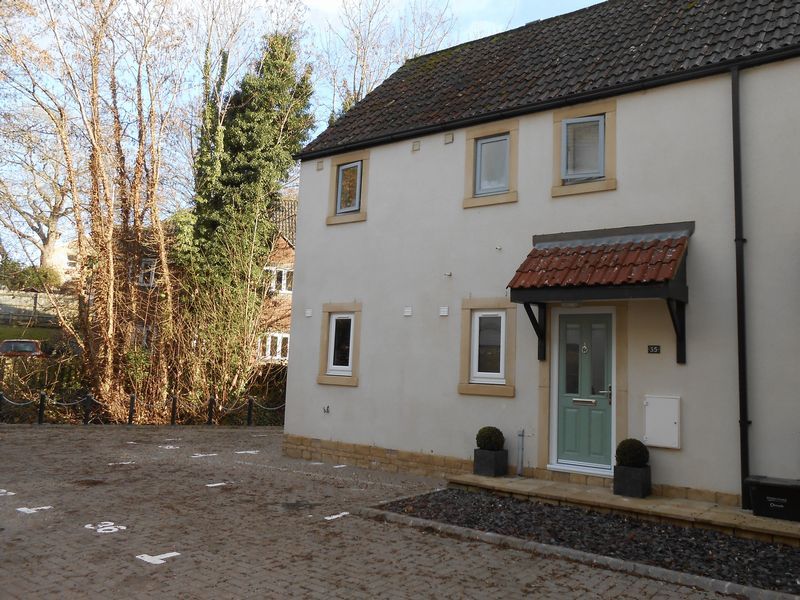 2 bed flat to rent in Horsebrook, Calne SN11, £850 pcm Zoopla