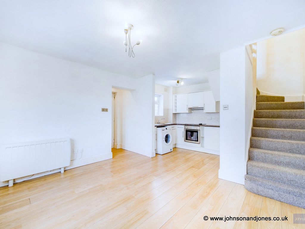 1 bed semidetached house for sale in Cornhill Close, Addlestone KT15