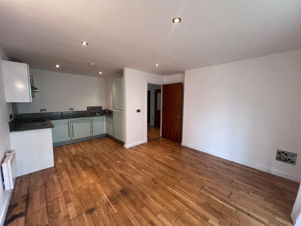 2 bed flat to rent in Pollard Street, Manchester M4, £1,300 pcm Zoopla