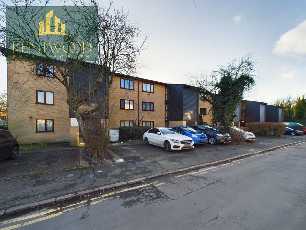 1 bed flat to rent in Victoria Road, Slough SL2, £1,200 pcm Zoopla