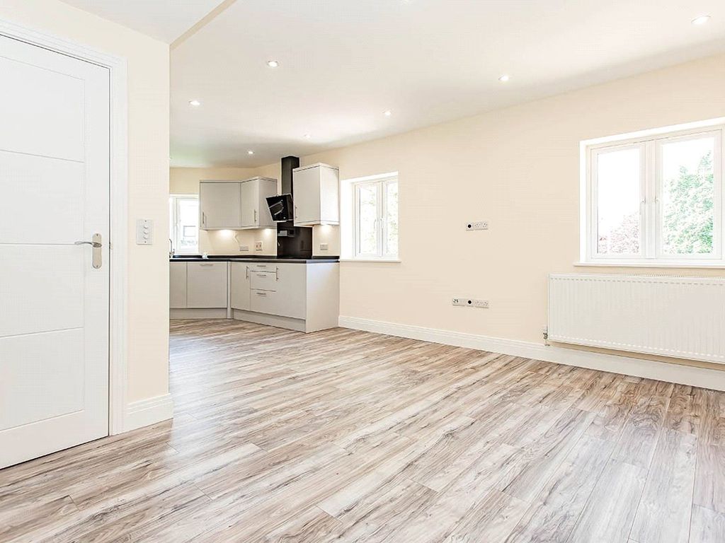 3 bed flat to rent in Eastbury Road, Watford, Hertfordshire WD19, £