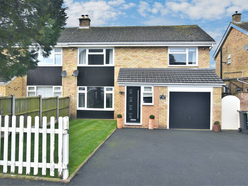 4 bed semidetached house for sale in Sherwood Crescent, Market Drayton