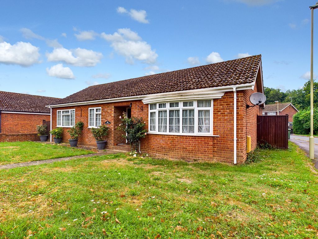 3 bed detached bungalow for sale in Mill Chase Road, Bordon GU35 Zoopla