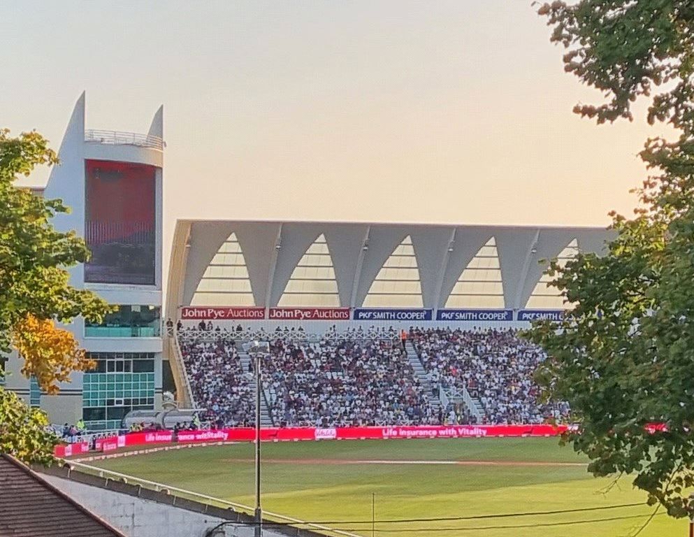 2 bed flat for sale in Fox Road, West Bridgford, Nottingham