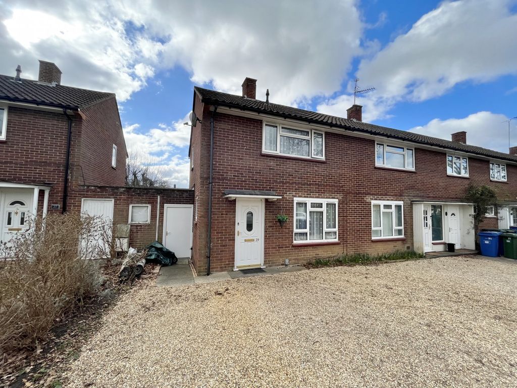 2 bed end terrace house for sale in Priestwood Avenue, Bracknell