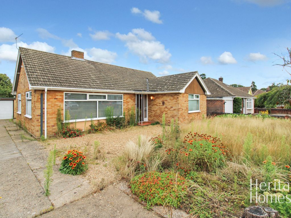 5 bed bungalow for sale in Lacey Road, Taverham, Norwich NR8 Zoopla